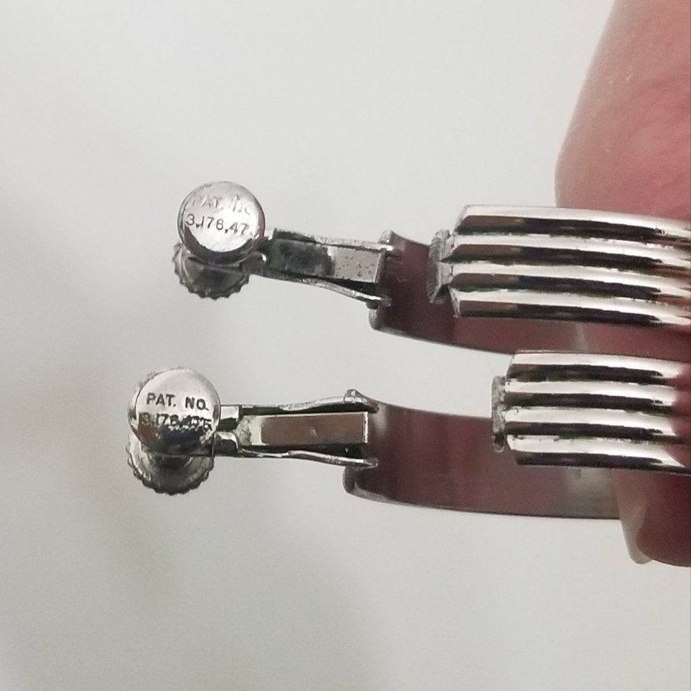 vtg Napier silvertone screwback hoop earrings w hinge - Picture 5 of 13